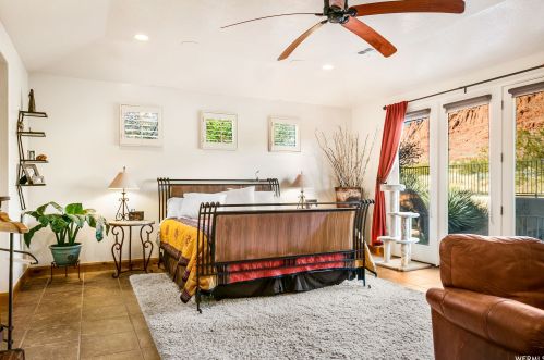 340 Snow Cyn Dr, Kayenta UT 84738-6041 exterior