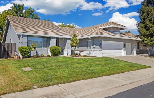 9524 Swanbrook Ct, Elk Grove, CA 95758-1305