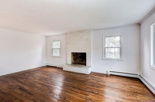 4 Old Witch Ct, Norwalk CT  06853-1126 exterior