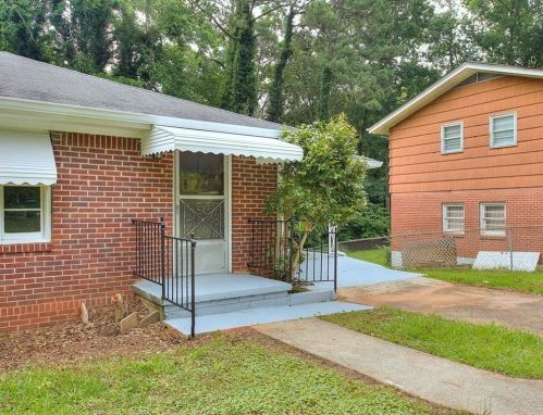 686 Oak Hill Cir, Stone Mountain, GA 30083-4210