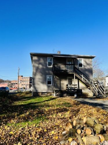 34 Center St, Southington, CT 06489-3105