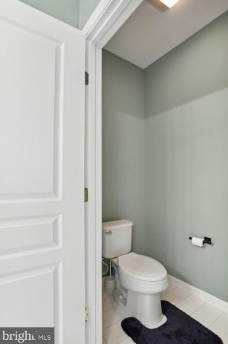 85 Sparrow Dr, Trenton NJ 08690-2463 exterior