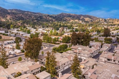 6458 Twin Circle Ln, Simi Valley CA  93063-6418 exterior