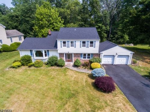 24 Normandy Dr, Parsippany NJ  07054-4070 exterior