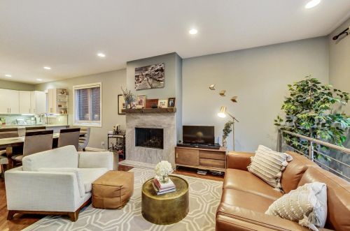 1529 Rockwell St, Chicago, IL 60622-1648
