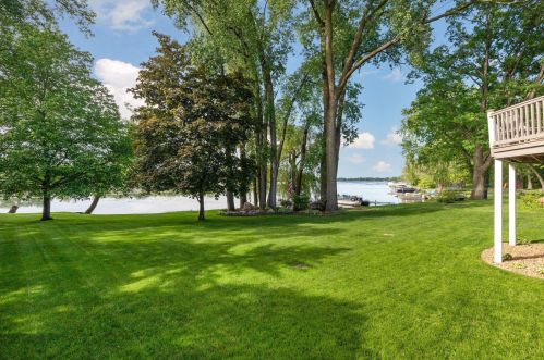 795 Heinel Dr, Saint Paul MN  55113-2152 exterior