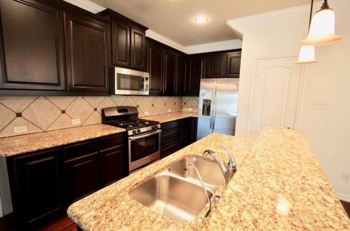 1428 Arapaho Dr, Carrollton TX 75010-3304 exterior