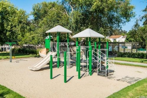 24 Redwood Tree Ln, Irvine CA  92612-2226 exterior