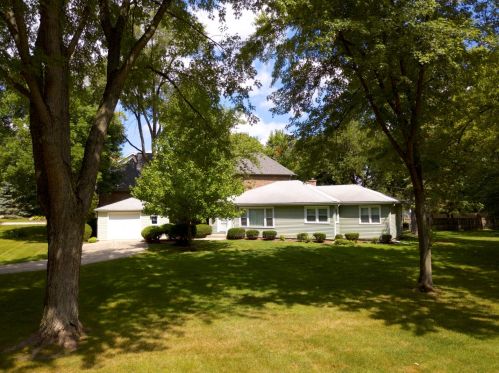 241 Coe Rd, Willowbrook IL  60514-1005 exterior