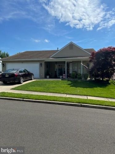 29 Lake View Ter, Columbus, NJ 08022-1033