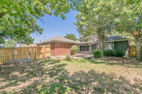 1602 Palisades Dr, Carrollton TX 75007-5043 exterior