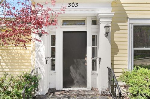 303 3rd Ave, Saint Charles, IL 60174-2007