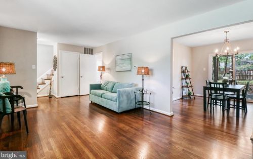 5502 Kings Park Dr, Springfield VA  22151-1106 exterior