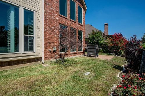 210 Wellington Rd, Irving TX 75063-7201 exterior