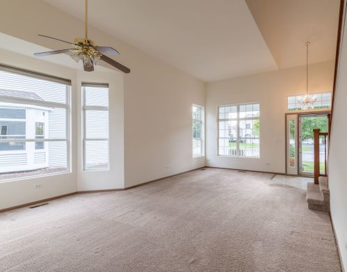 335 Cascade Ln, Oswego, IL 60543-7337
