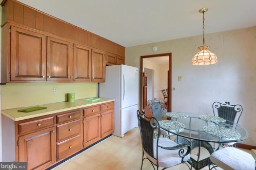 1343 Country Club Dr, Lancaster PA  17601-5209 exterior