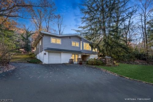 1124 Summit Ln, Mountainside, NJ 07092-1500