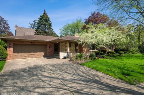740 Revere Rd, Glendale Heights, IL 60137-5567