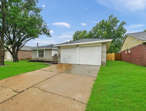 6830 Harpers Dr, Richmond TX  77469-5912 exterior
