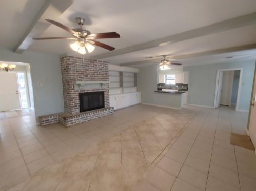 633 Mosswood Dr, Conroe TX  77302-1170 exterior