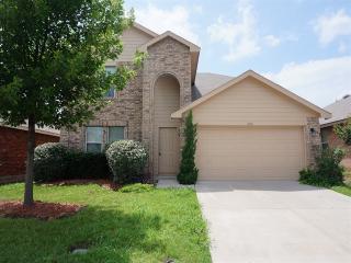 4716 Waterford Dr, Fort Worth TX  76179-4144 exterior