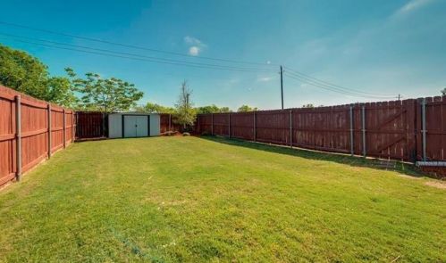 2281 Bresee Dr, Carrollton TX 75010-4150 exterior