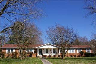 405 Twelve Oaks Rd, Tullahoma, TN 37388-4912