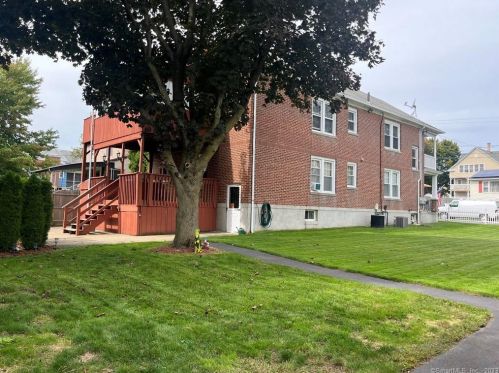 105 Hawthorne Ave, Waterbury, CT 06708-4617