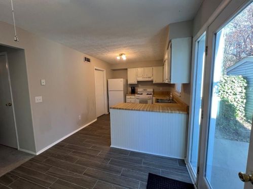 8835 Long Beach Cir, Atlanta GA  30350-2208 exterior