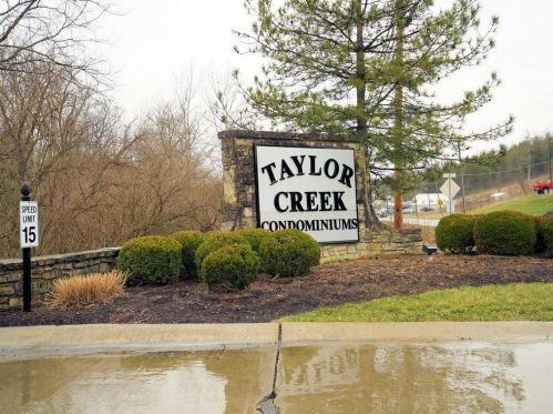 7215 Creekview Dr, Cincinnati OH  45247-2599 exterior