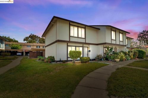 27492 Ponderosa Ct, Hayward CA  94545-4129 exterior