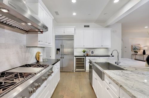 121 Long Fence, Irvine CA  92602-1807 exterior