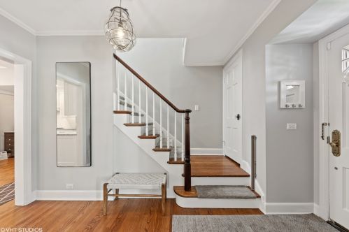 906 Fairview St, Arlington Hts, IL 60005-2715