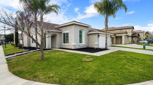 1682 Daniels St, Manteca, CA 95337-6743