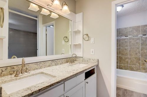 2109 Via Del Norte, Carrollton TX 75006-4521 exterior