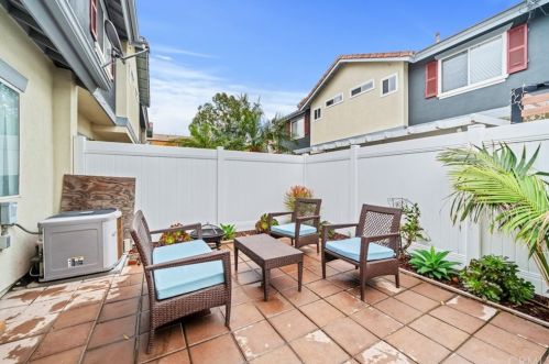 570 Vermont Ave, Anaheim CA  92805-5603 exterior