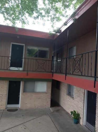 105 Rockisland St, Angleton TX  77515-5822 exterior