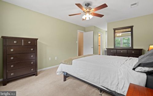 5637 Fort Corloran Dr, Springfield VA  22015-2114 exterior