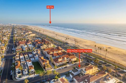 2102 Pacific Coast Hwy, Huntington Beach CA  92648-3955 exterior