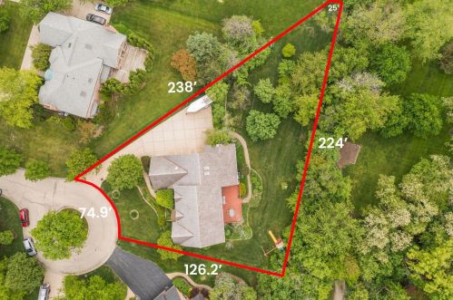 8815 Aintree Ln, Willowbrook IL  60527-8392 exterior