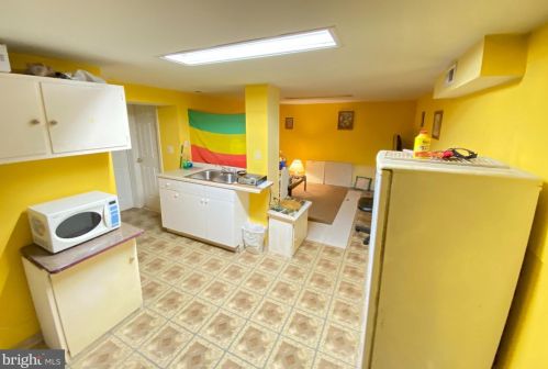 9504 Lawnsberry Ter, Silver Spring MD 20901-4714 exterior