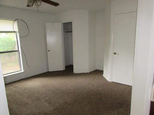 1111 Oakland Dr, Irving TX  75060-3954 exterior