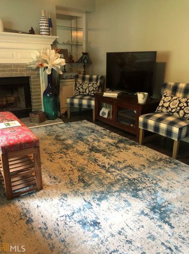 576 Long Oak Dr, Gainesville, GA 30501-3143
