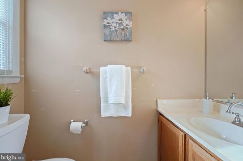 9048 Saffron Ln, Silver Spring MD 20901-4272 exterior