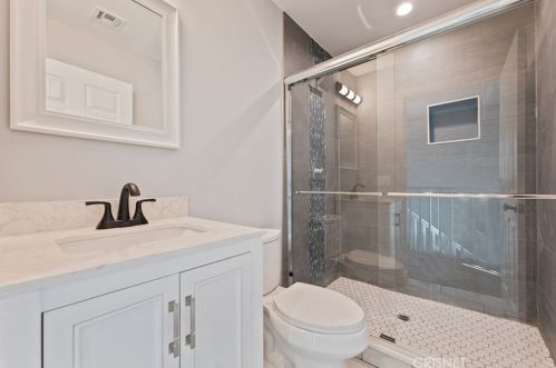 7960 Amestoy Ave, Van Nuys CA  91406-1603 exterior