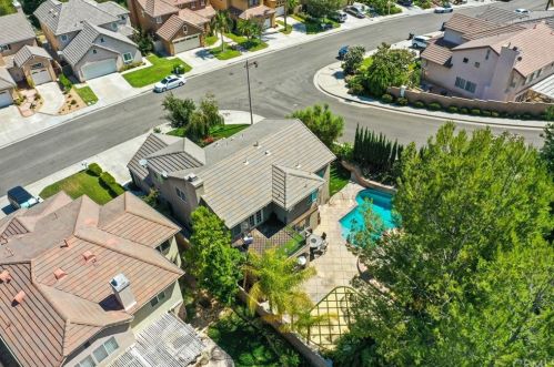 8730 Foxhollow Dr, Anaheim CA  92808-1674 exterior