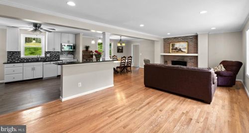 9441 Dartmouth Rd, Columbia, MD 21045-1809
