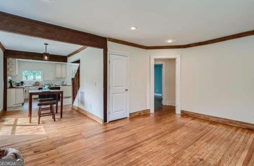 530 Elmwood Rd, Atlanta GA  30318-8105 exterior