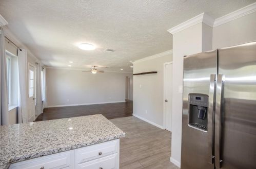 2212 Mockingbird Ln, Morgans Point TX 77571-2542 exterior