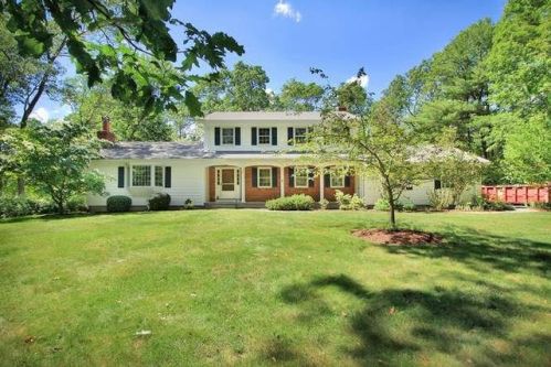 25 Centerview Dr, Huntington CT  06484-2626 exterior